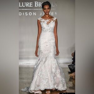 Allure bridals - wedding dress 9422 (size 8)